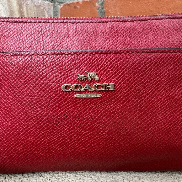 COACH ♥️ Large Red Leather Wristlet/Wallet style 52334 - Picture 3 of 7